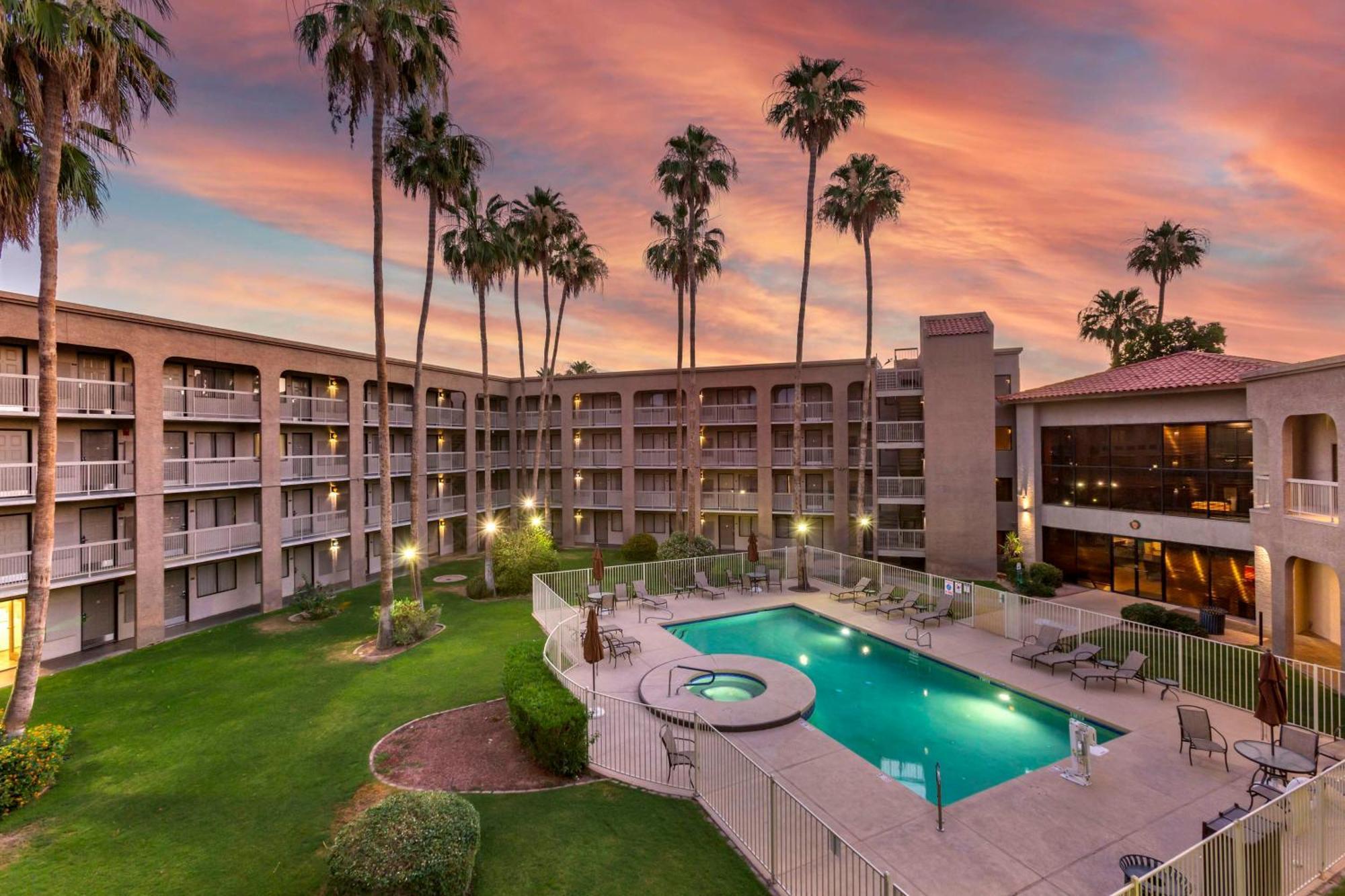 Best Western Plus Scottsdale Thunderbird Suites Eksteriør billede